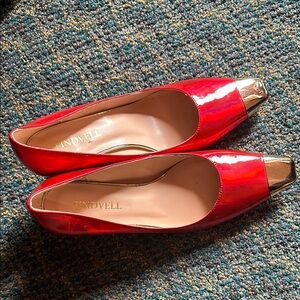 Findvell Red Patent Leather Pointed Toe Heels with Gold Accent